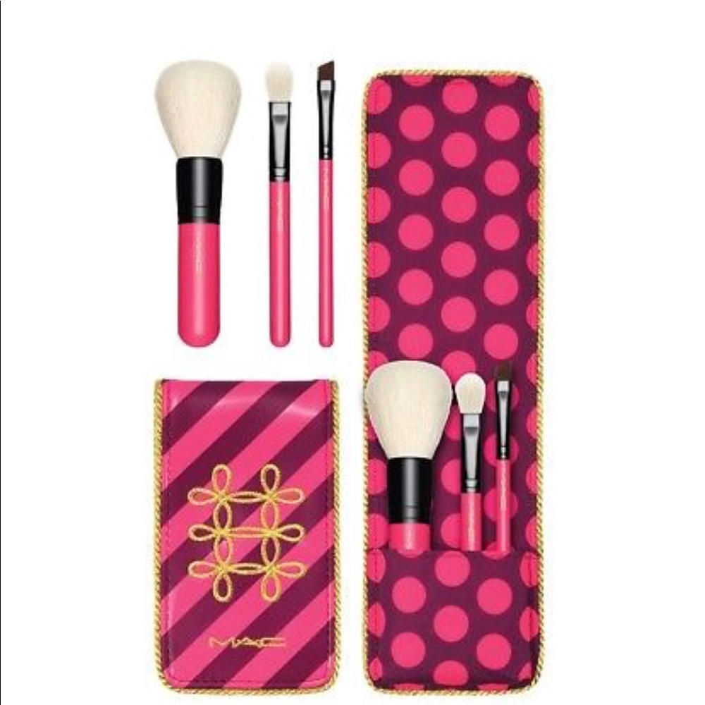 MAC cosmetics 3 pc brush set brand new